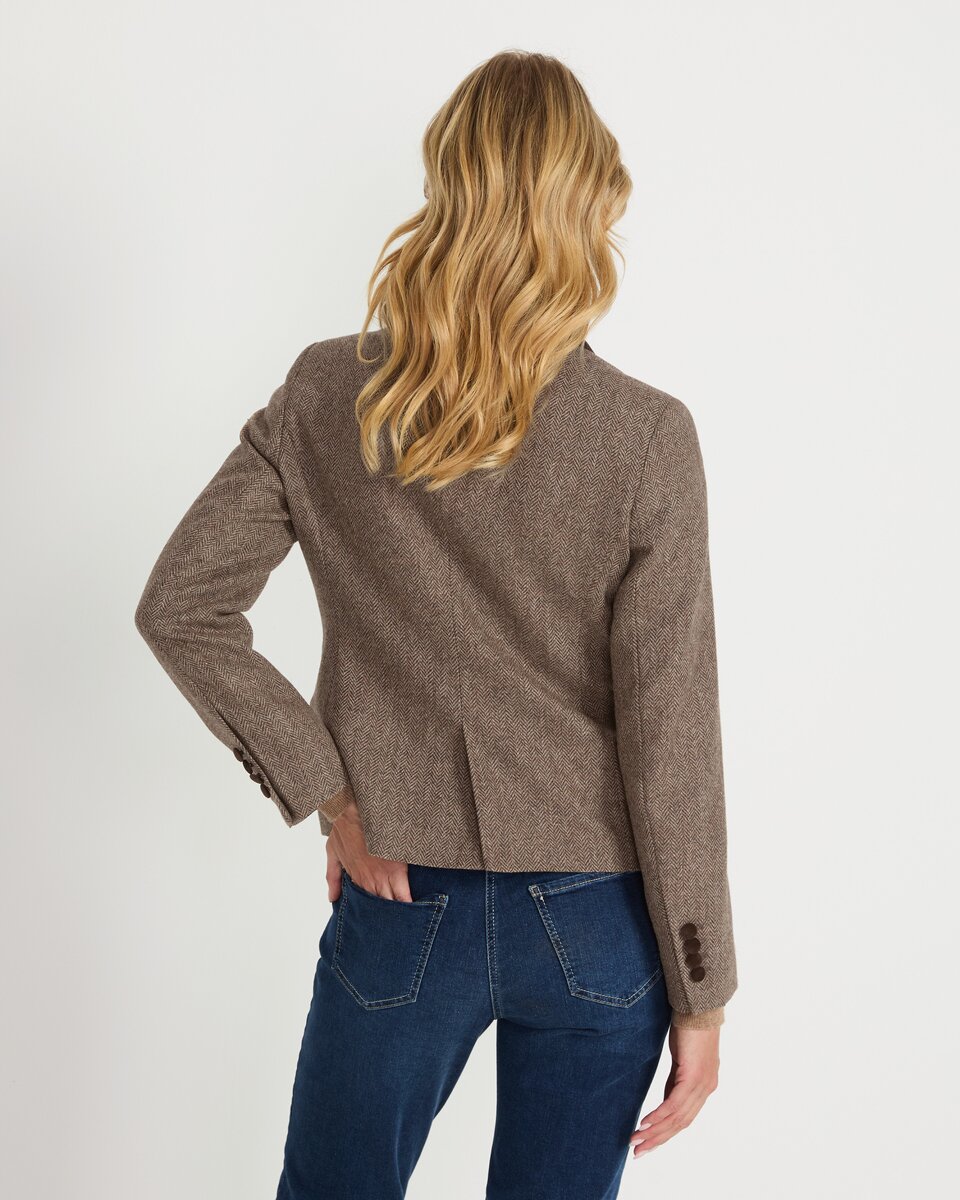 Highmoor Herringbone jacket with velvet details (Beige/Brown)