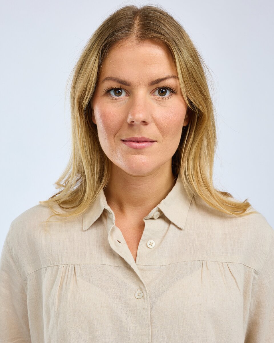 Pinewood Värnamo short-sleeved blouse (Linen Beige)