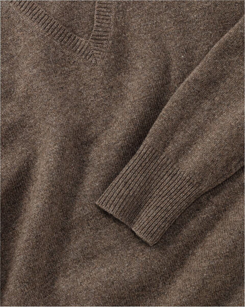 Highmoor V sweater (Brown)