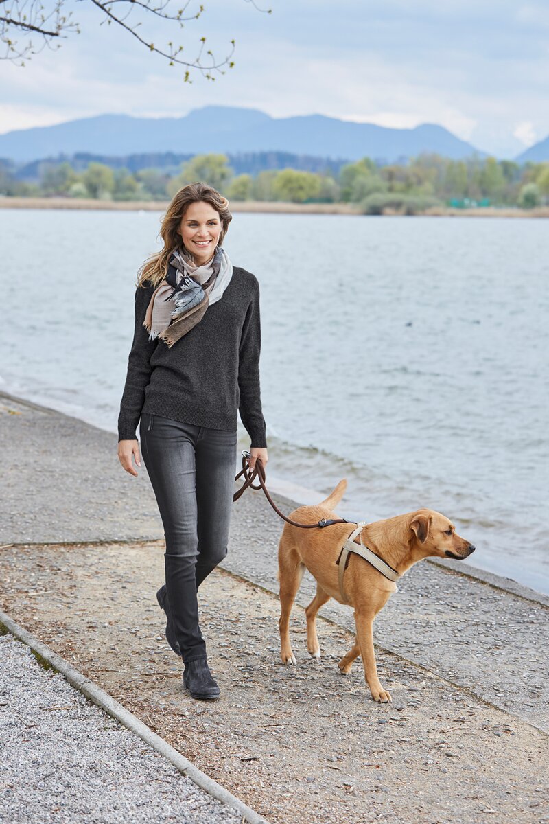 Highmoor V-neck sweater made of lambswool (Anthracite)