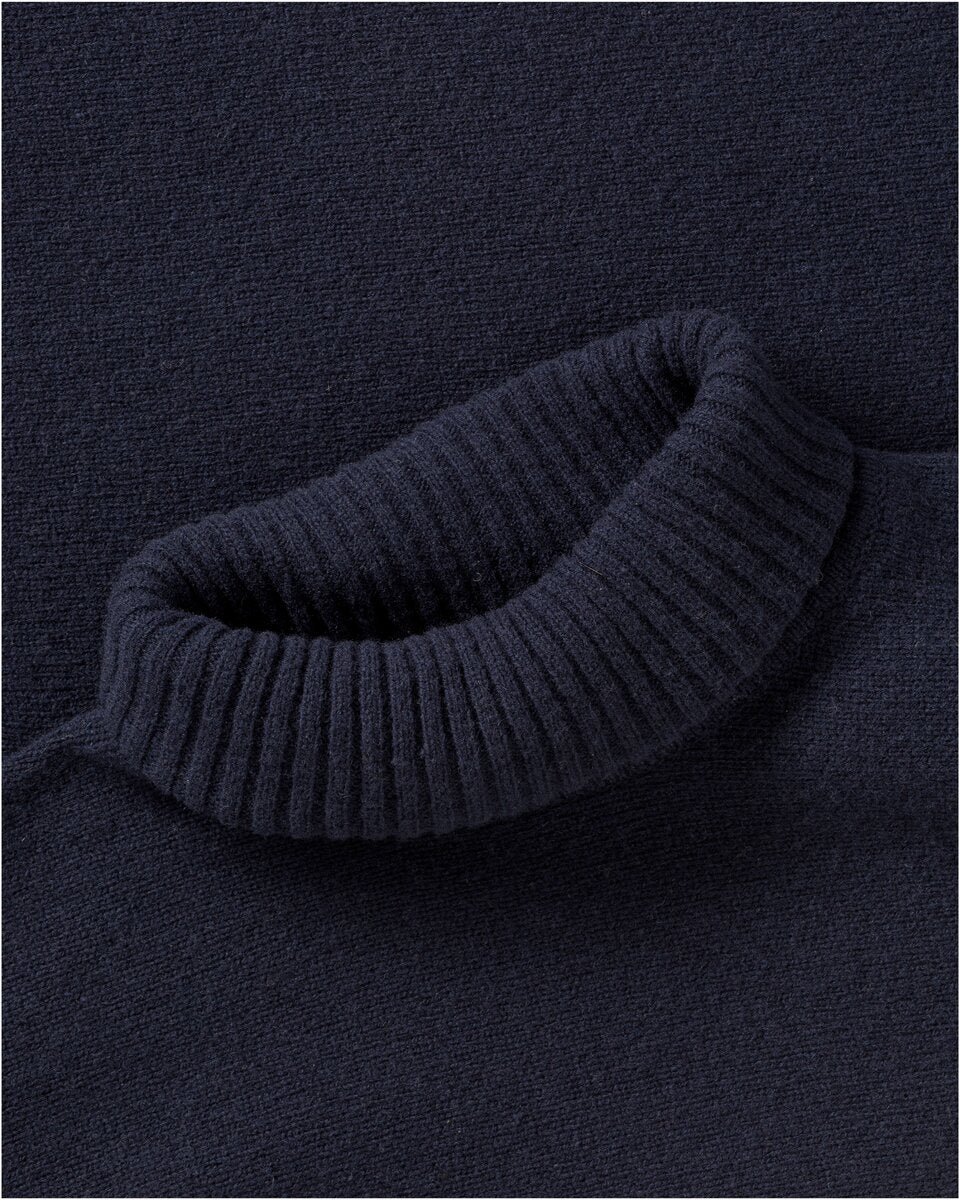 Highmoor Knitted poncho with turtleneck (Navy)