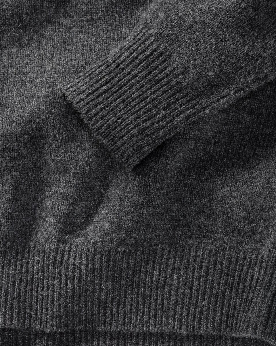 Highmoor V-neck sweater made of lambswool (Anthracite)