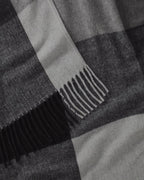 Highmoor Check cape with fringes (Gray)