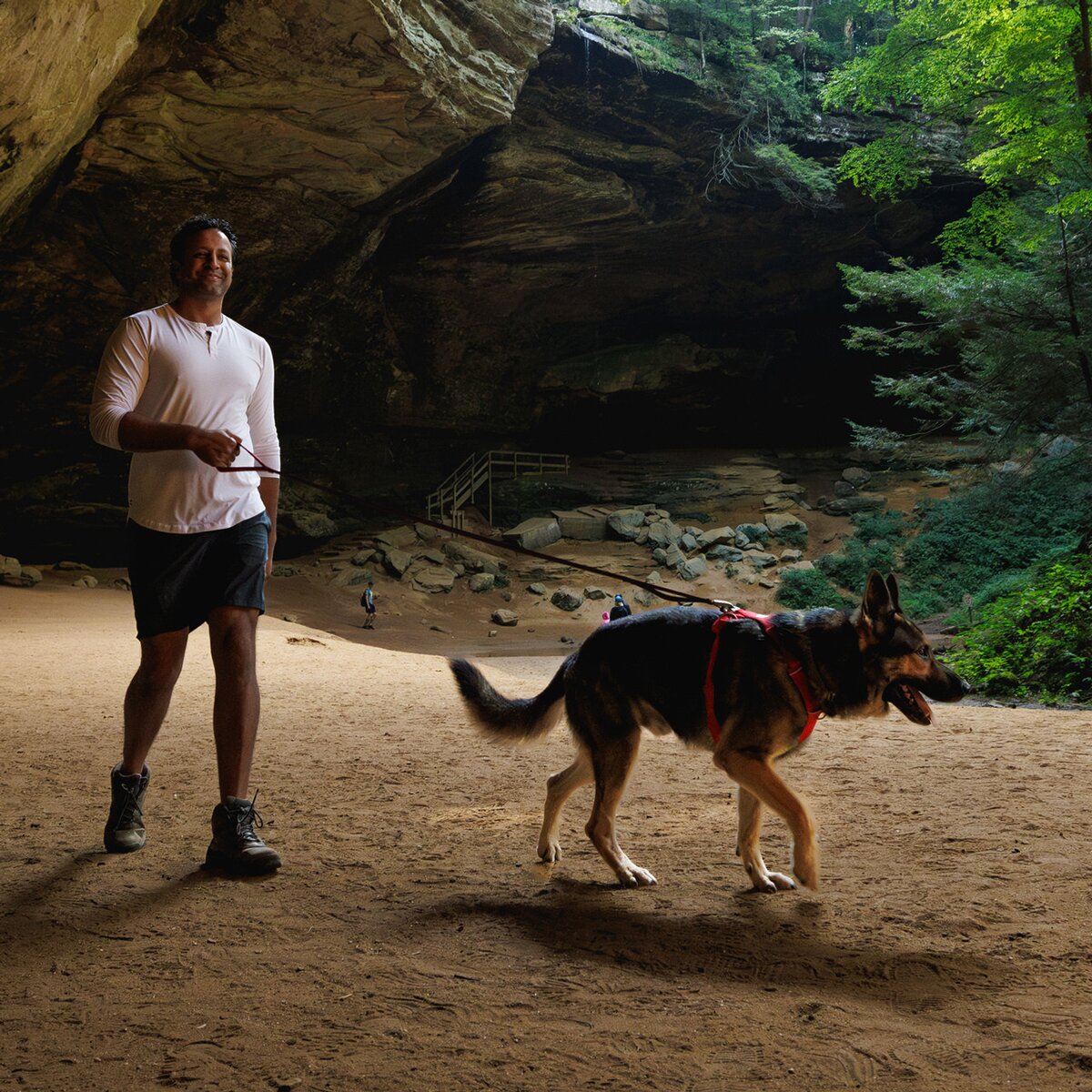 Ruffwear Front Range® suņu iejūgs jaunais modelis (M izmērs (krūšu apkārtmērs 69-81 cm) – Red Canyon)
