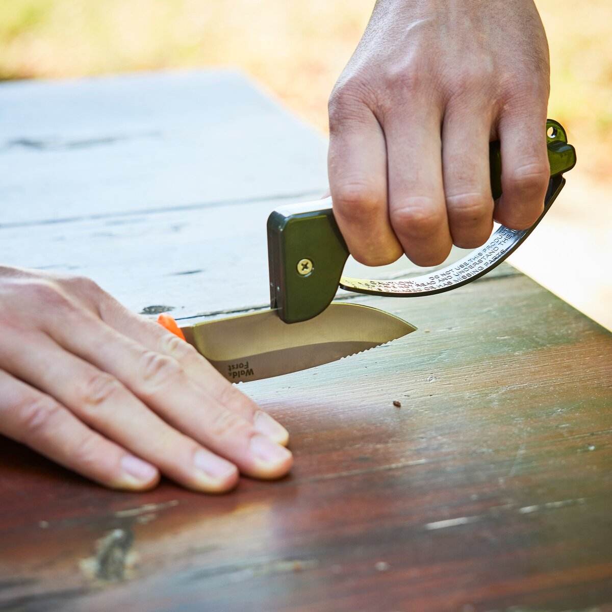 Accusharp Knife and tool sharpener (green)