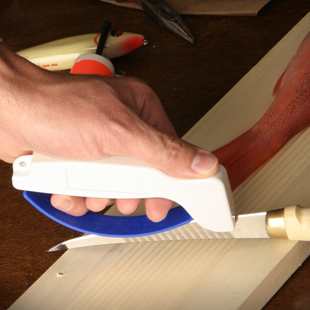 Accusharp Knife sharpener for filleting knives